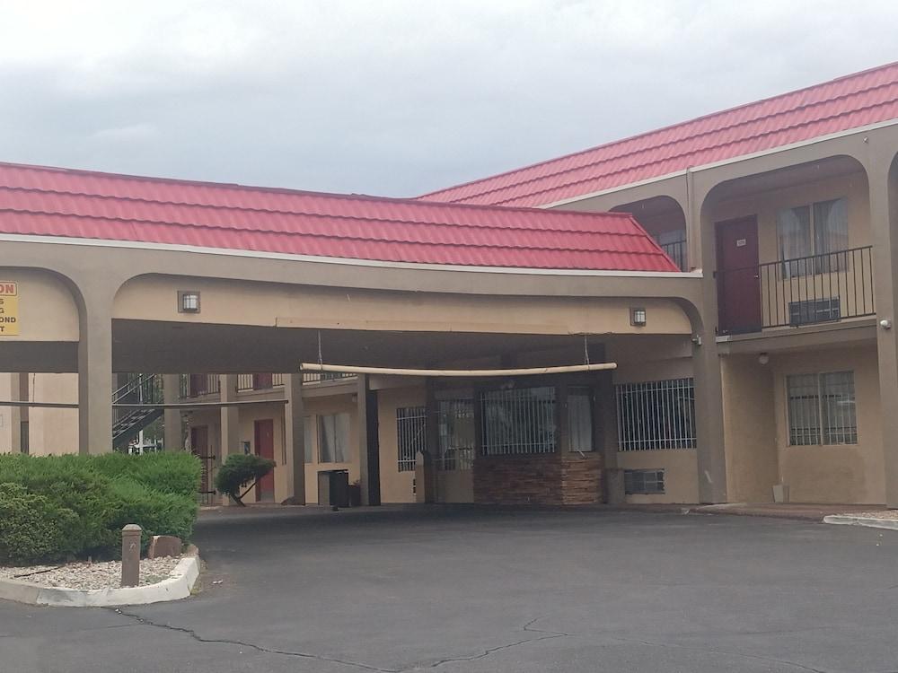 Midtown Inn & Suites Албукерке Екстериор снимка