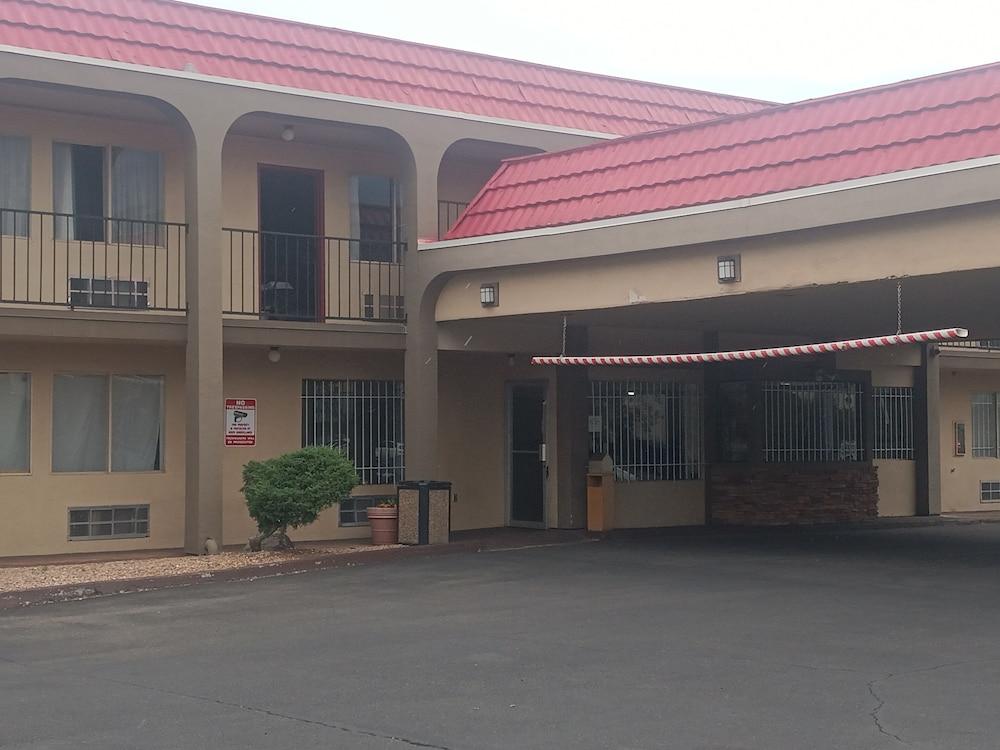 Midtown Inn & Suites Албукерке Екстериор снимка